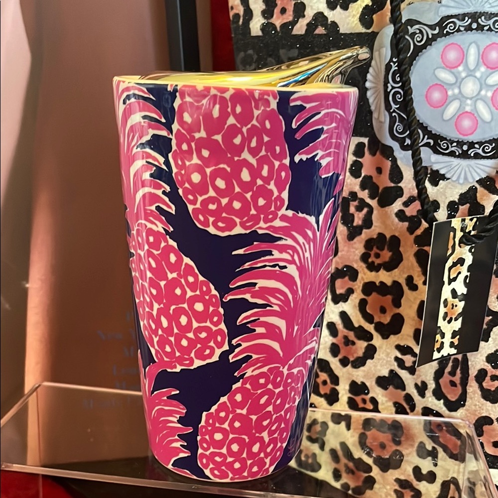 LILLY PULITZER CERAMIC TRAVEL TUMBLER MUG CUP NAVY PINK PINEAPPLES GOLD LID NEW
